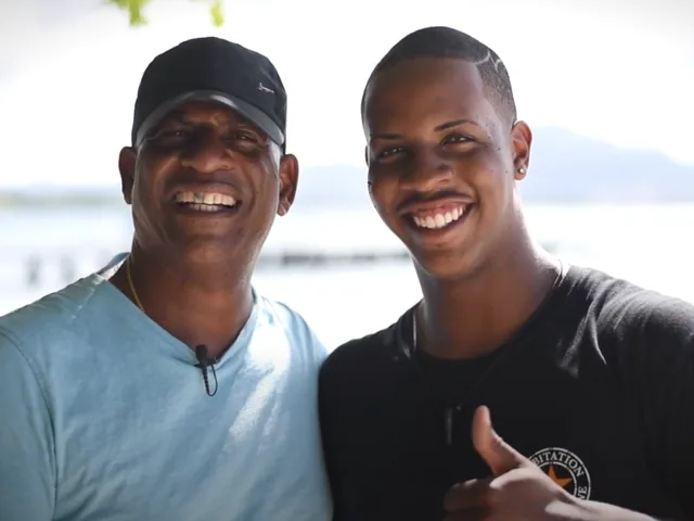 Denis et son fils Davy, fondateur et capitaine de Denis Excursions